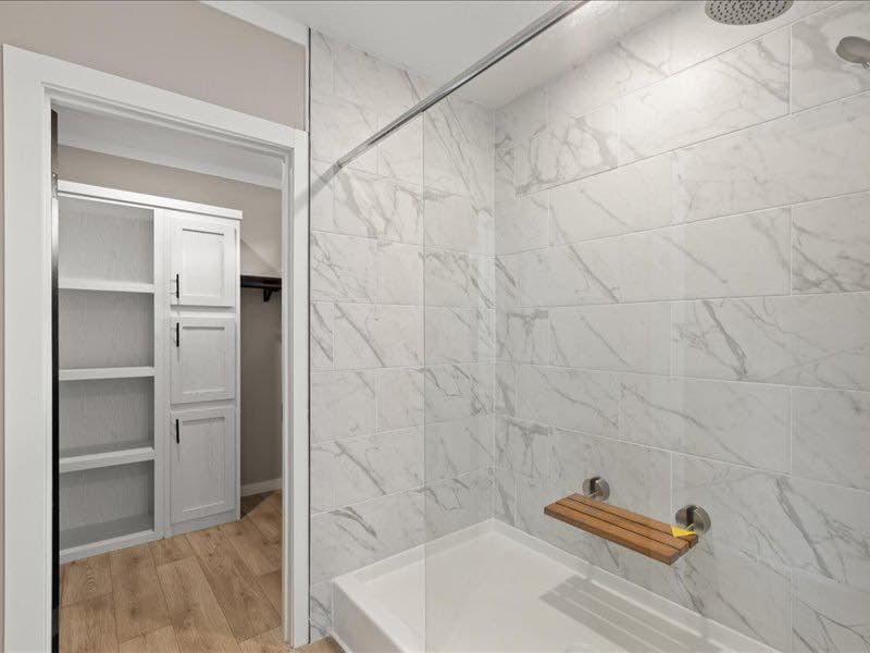 The shades creek (inventory) bathroom home features