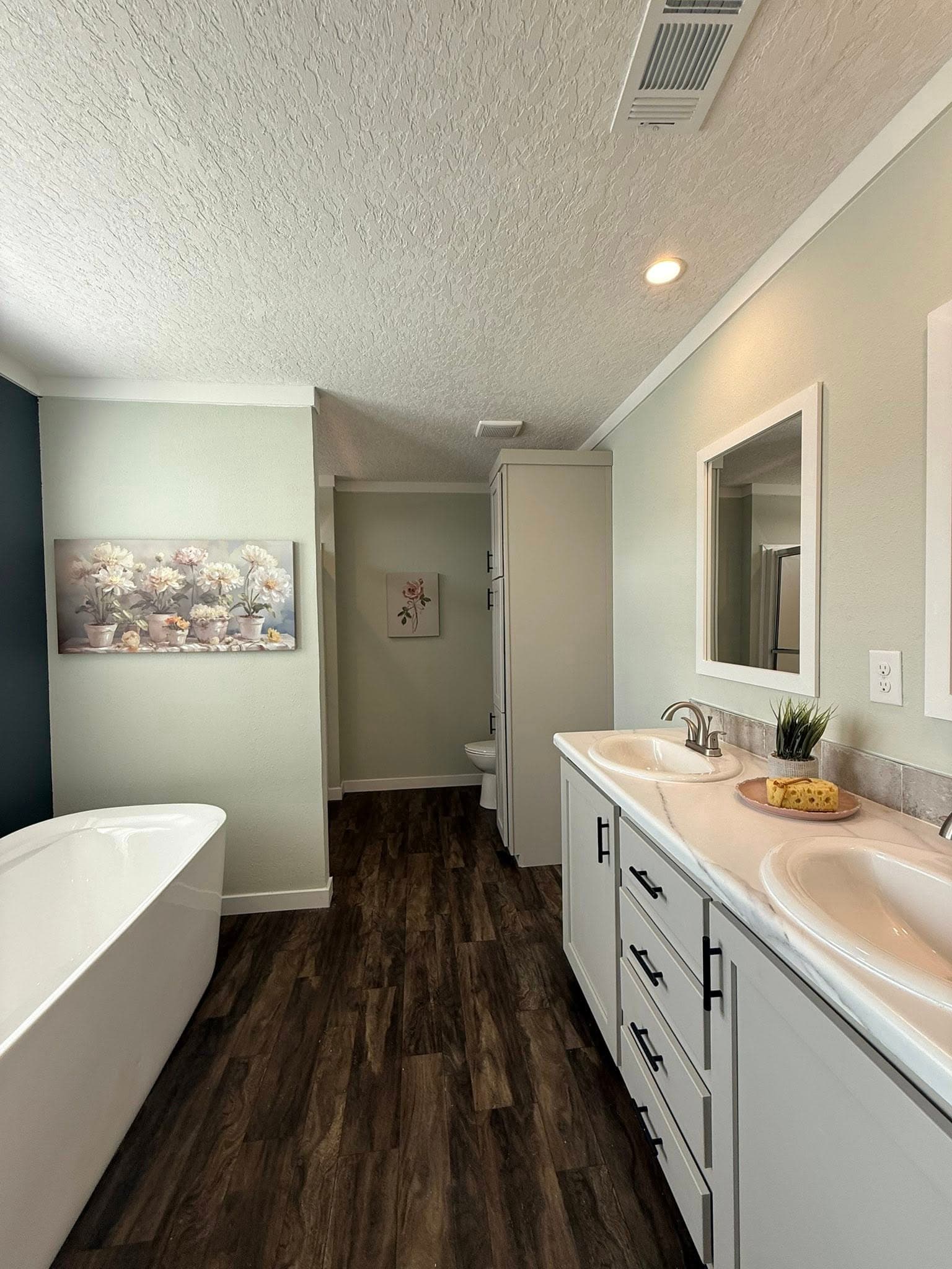 The merlin (inventory) bathroom home features