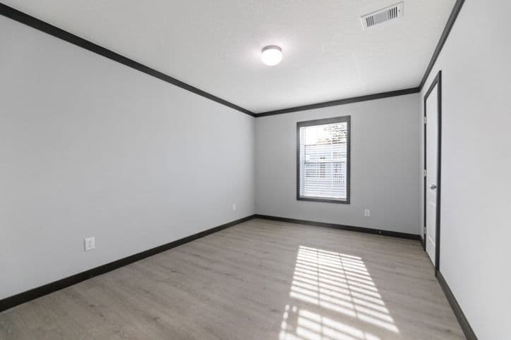 Sparrow 32725a bedroom home features