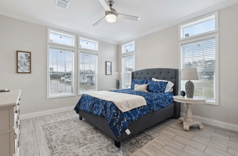 Mccordsville bedroom home features