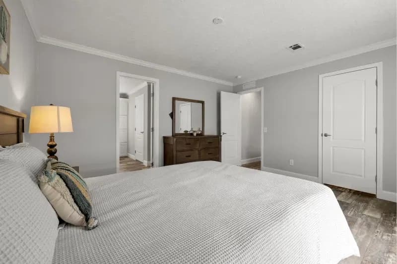 Freedom 2856497 bedroom home features