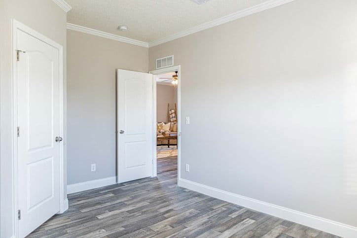 King 32764b interior home features