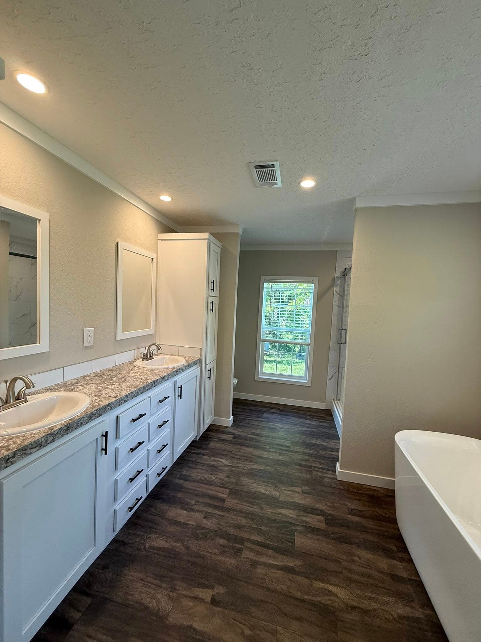 2026 legend (inventory) bathroom home features