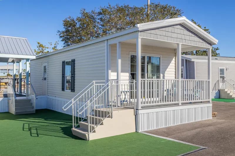 Legend 1435454 hero, elevation, and exterior home features