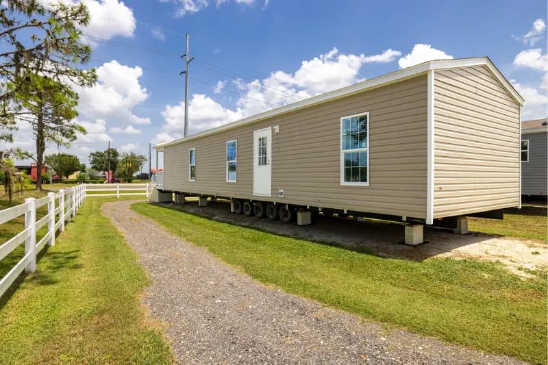 Legend 1660390 elevation and exterior home features