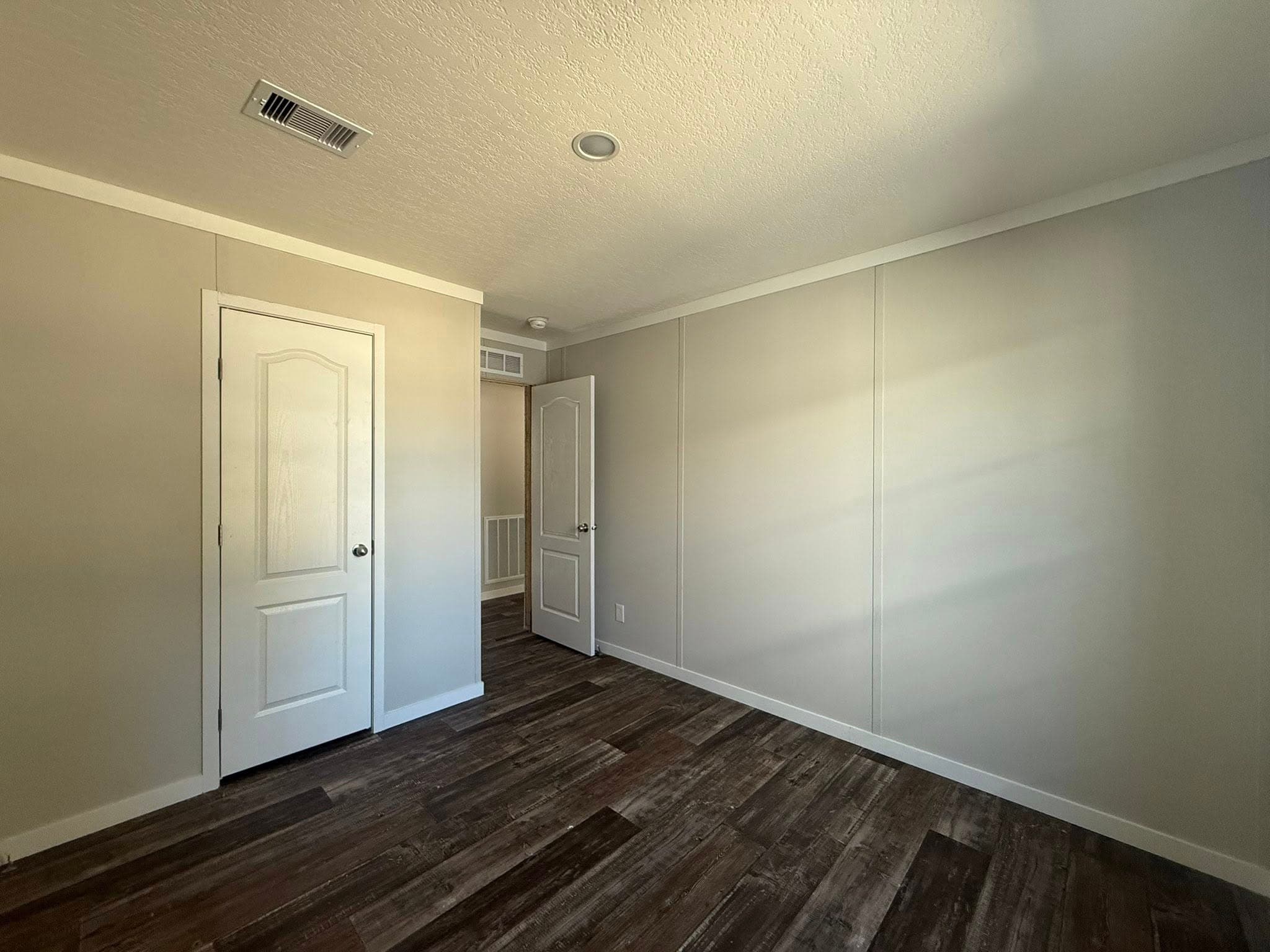 Iron ranch 28563a  home features