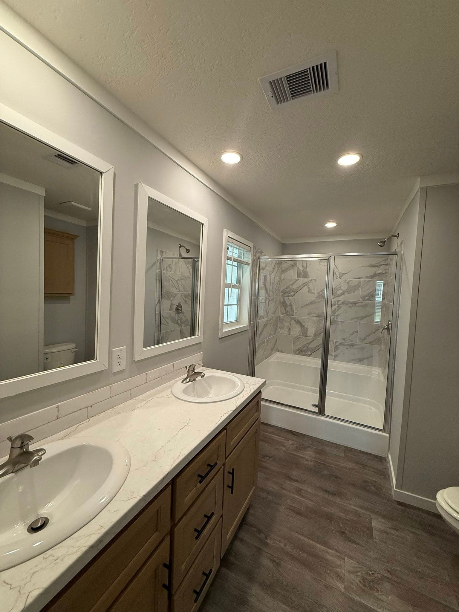 2025 viper (inventory) bathroom home features