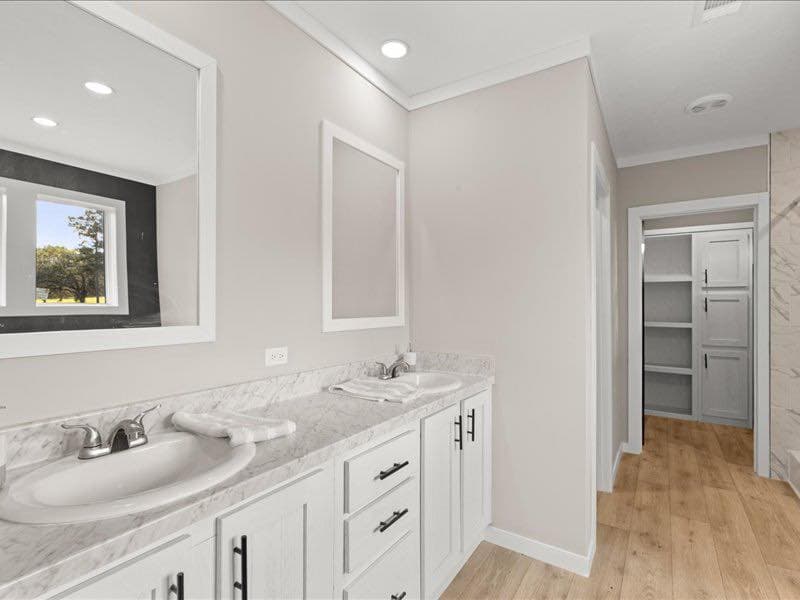 The shades creek (inventory) bathroom home features