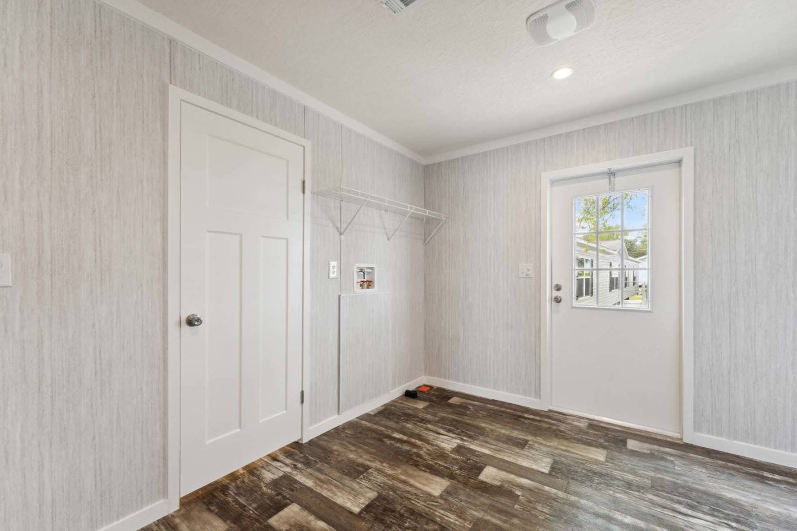 The aaron interior home features