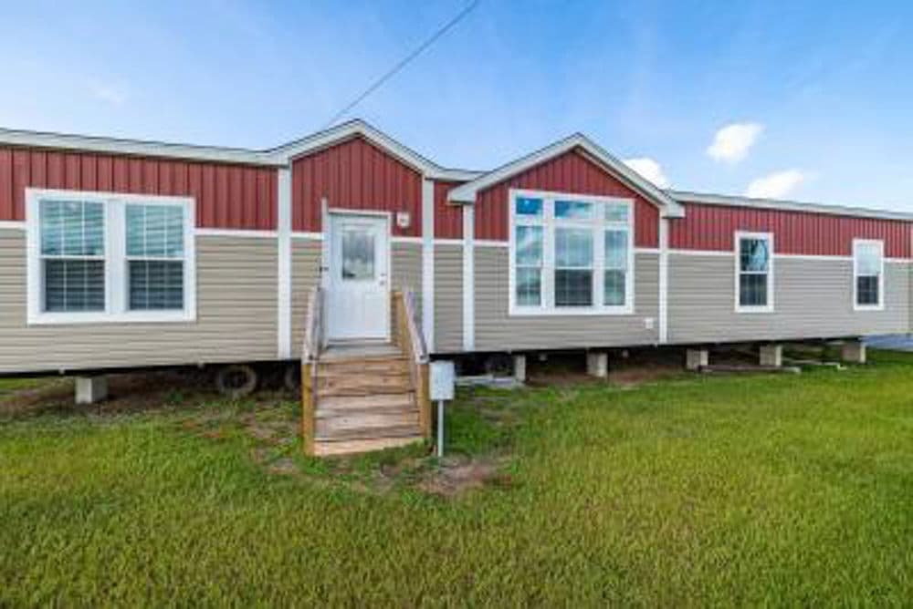 Ridgely elevation and exterior home features