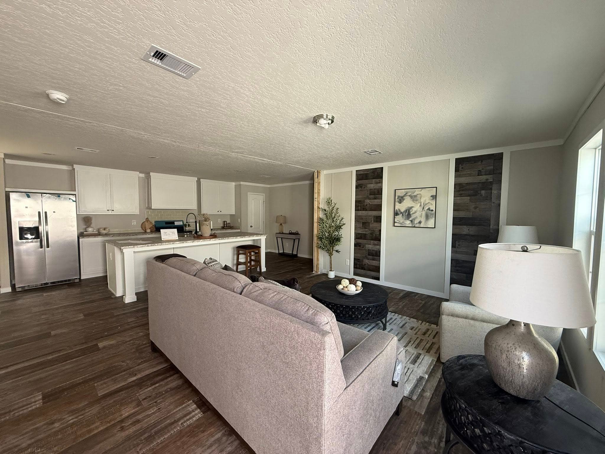 Iron ranch 28563a  home features