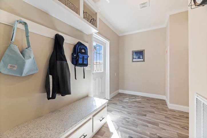 Timberview 32663e interior home features