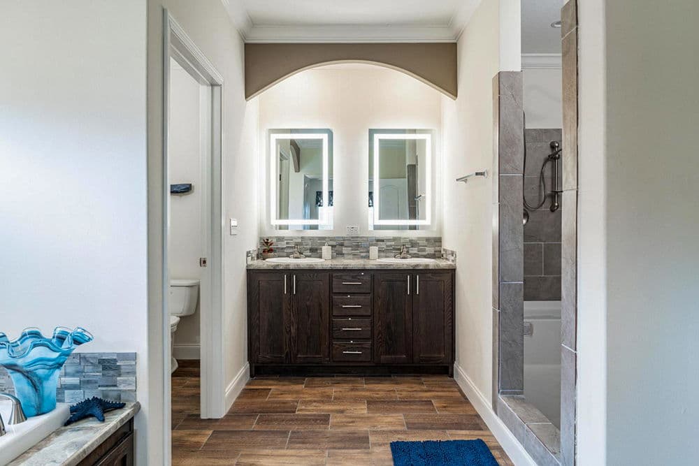 Tifton bathroom home features