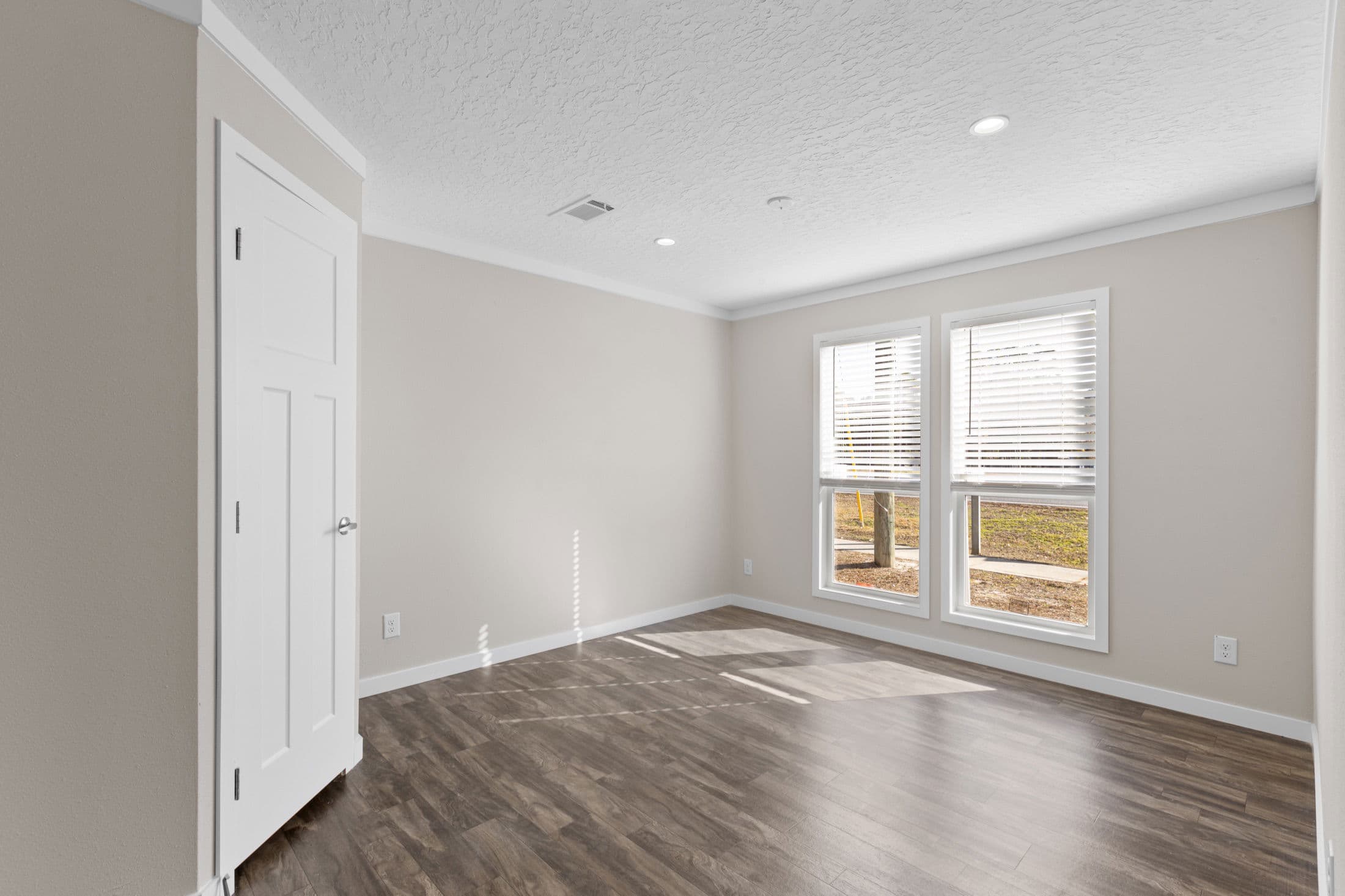 The merlin (inventory) bedroom home features