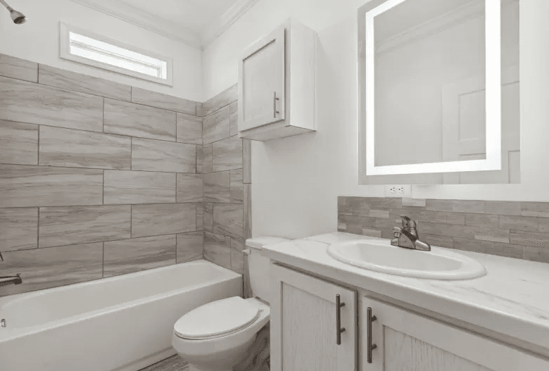 Mullett bathroom home features