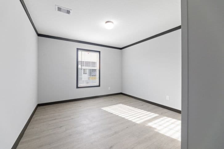 Sparrow 32725a bedroom home features