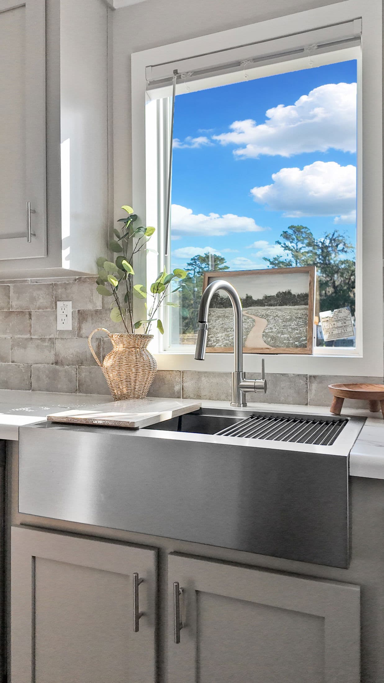 The merlin (inventory) kitchen home features