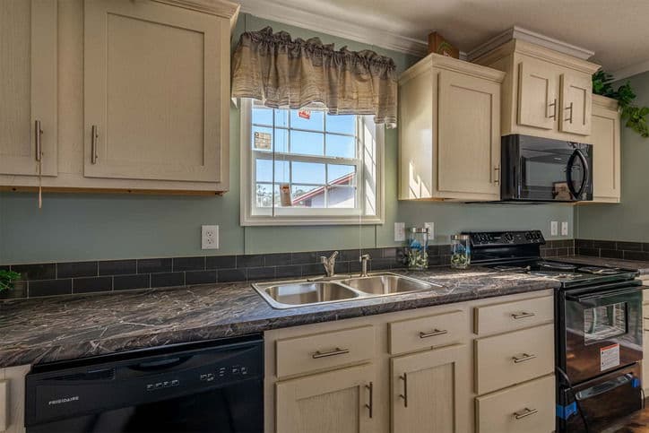 Bannister 28523c kitchen home features