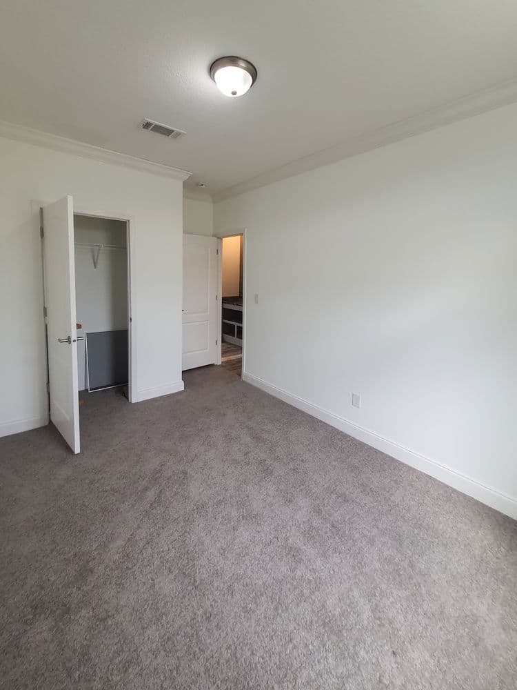 Glenview bedroom home features