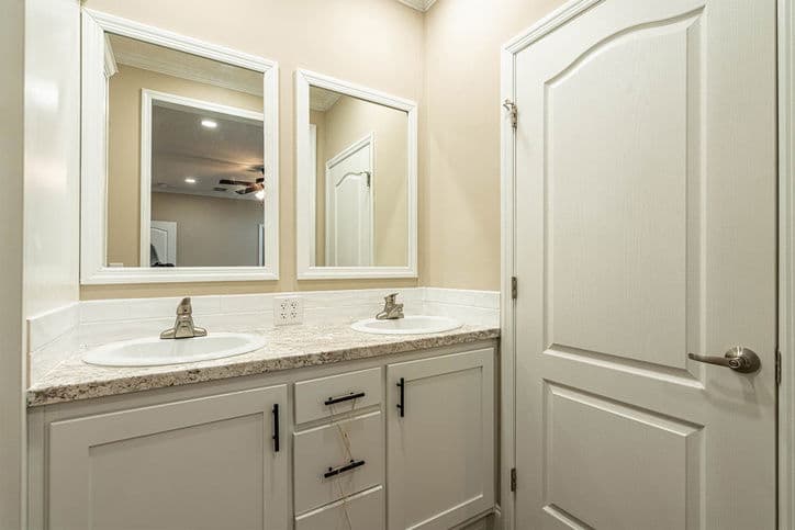 St. augustine 28482a bathroom home features