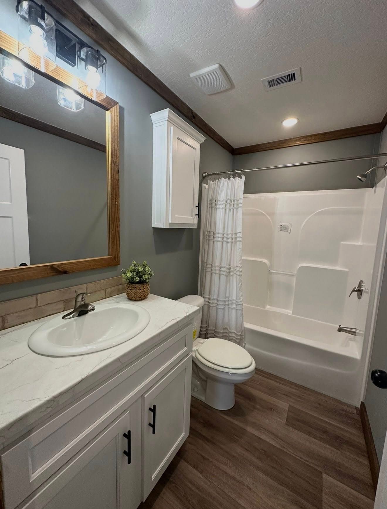 Coming soon-reece 32663a  home features