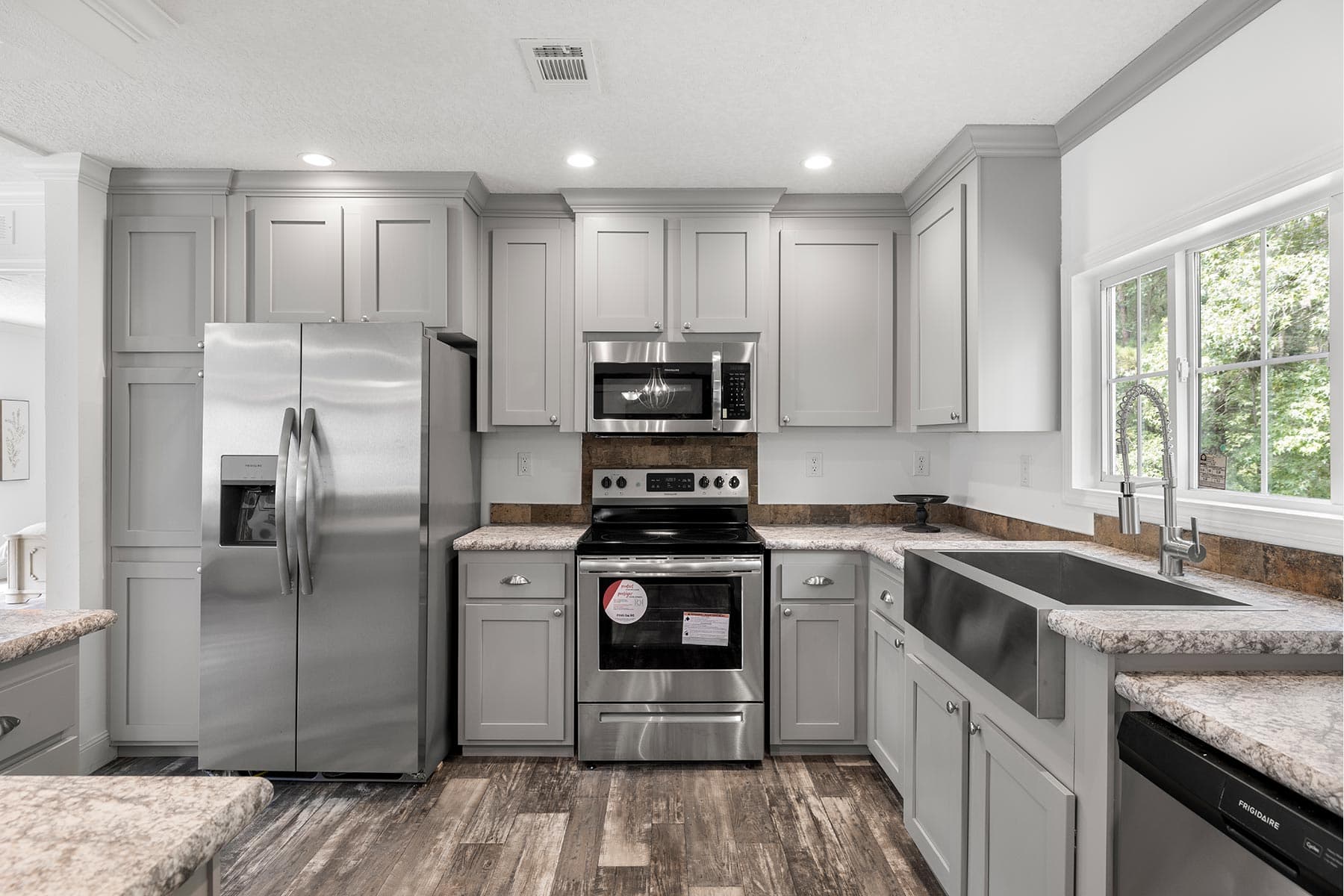 Freedom kitchen home features