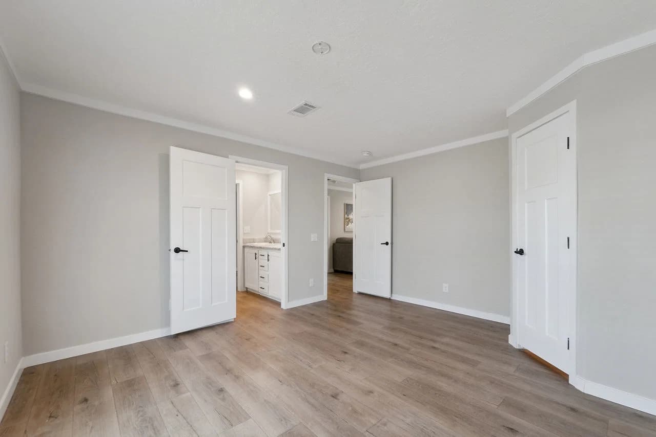 Cottonwood 3272537 bedroom home features