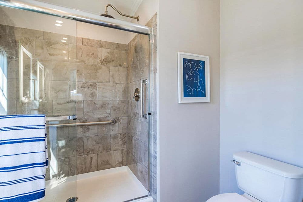 Yarbo bathroom home features