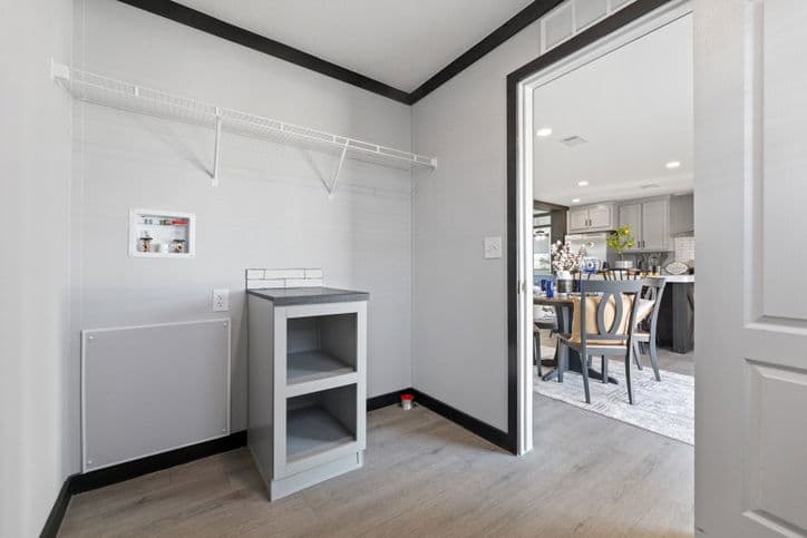 Sparrow 32725a interior home features