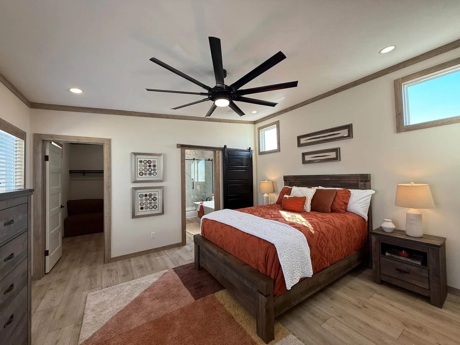 The keystone (coming soon)  home features