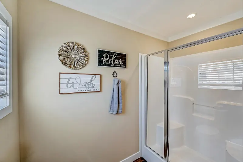 Champion community 2444437 bathroom home features