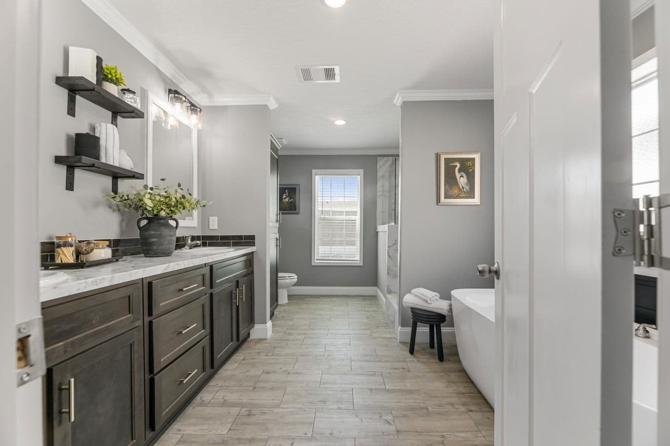 Jones 32764b bathroom home features