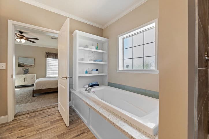 Timberview 32663e bathroom home features