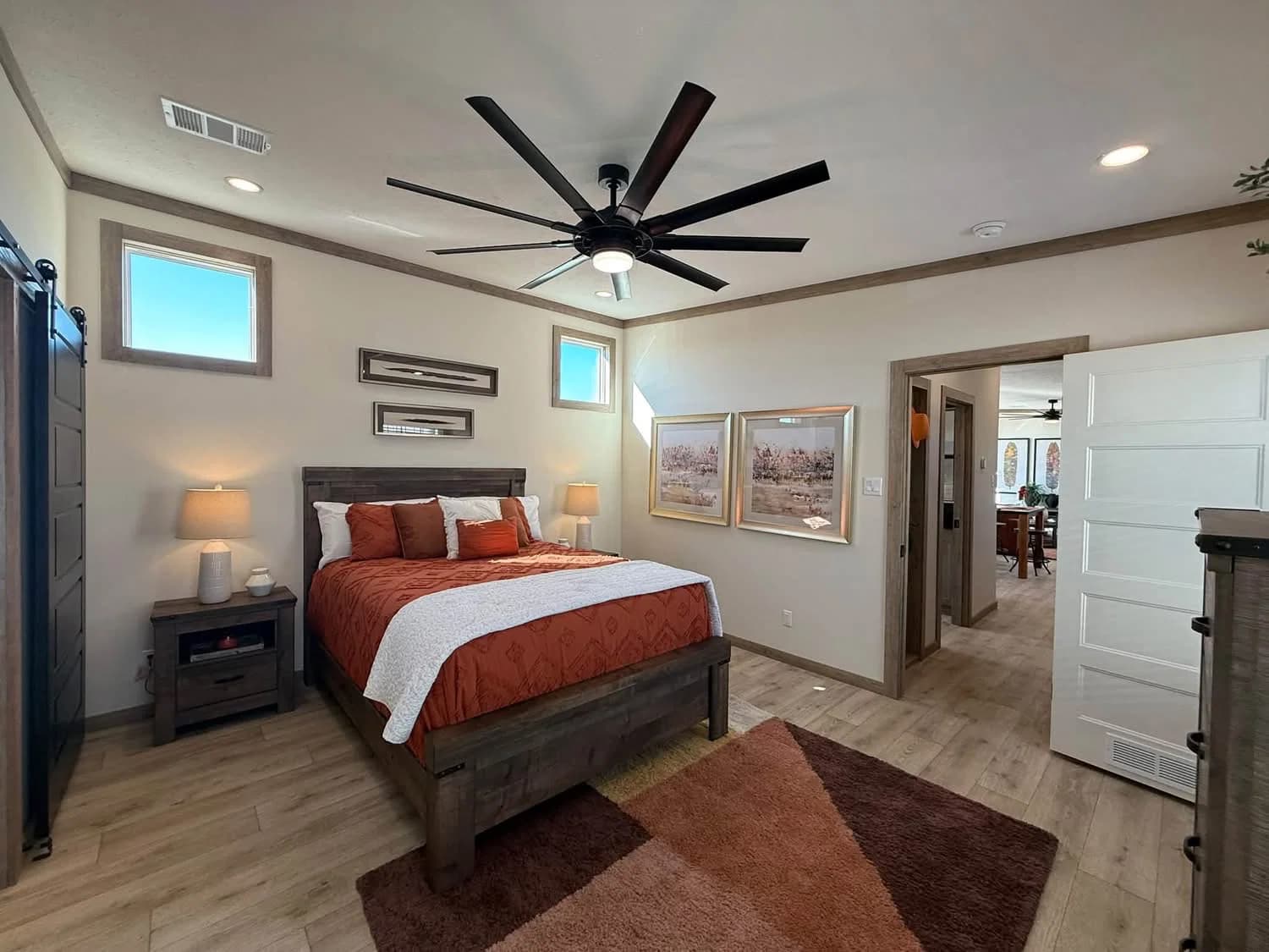 The keystone (coming soon)  home features