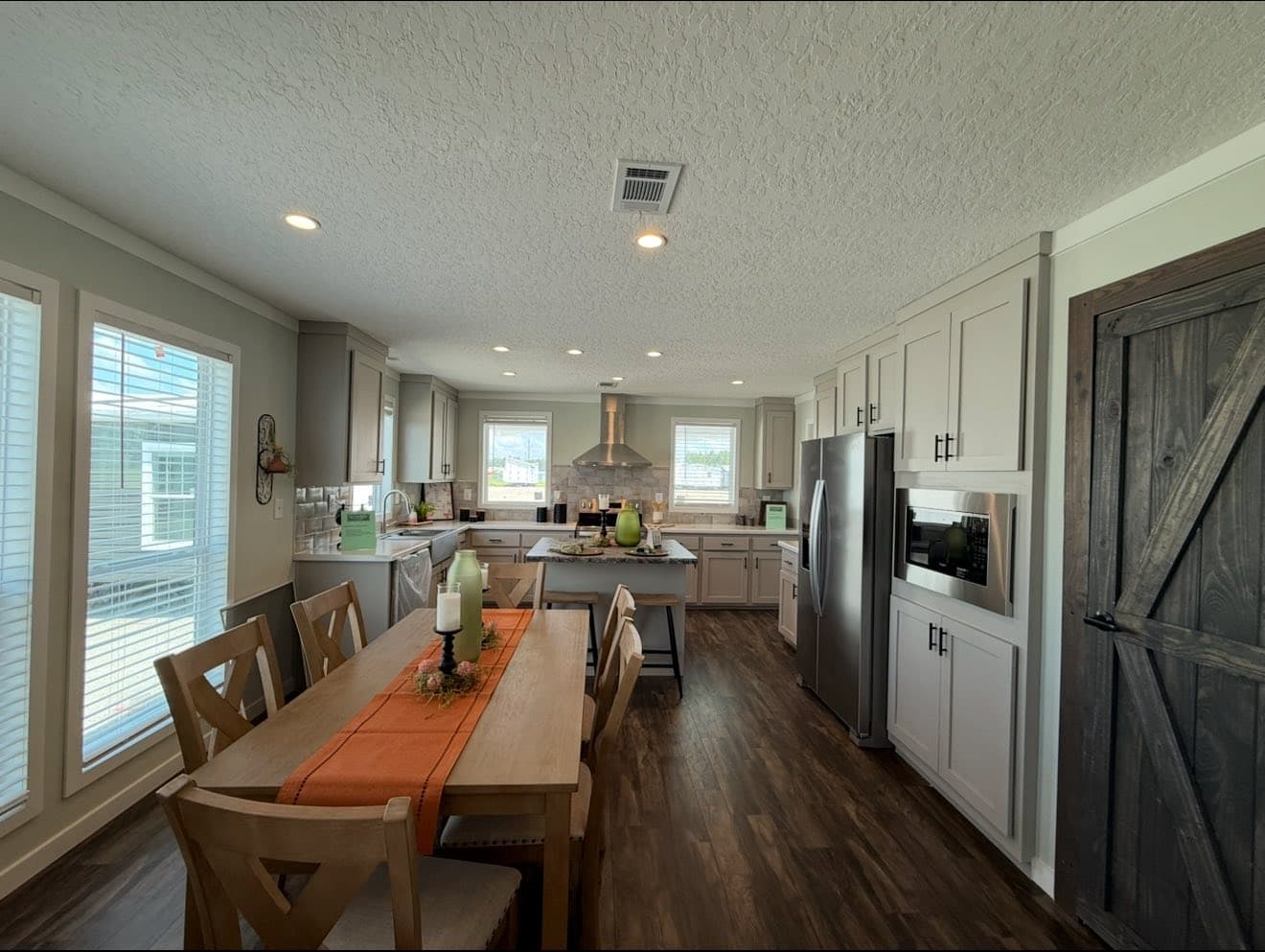 The merlin (inventory) kitchen home features