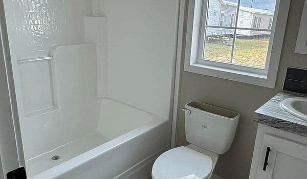 Waycross express 1676531 bathroom home features