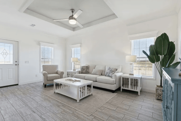 Mullett interior home features