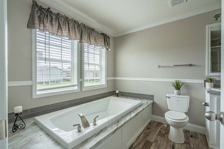 Kimbrel 28764a bathroom home features