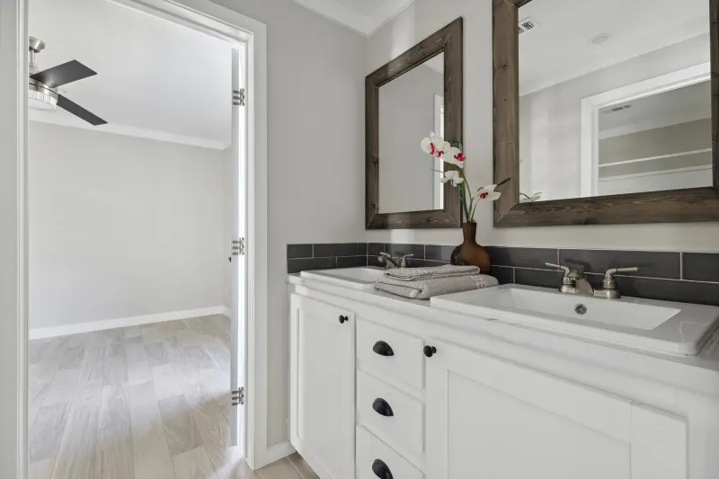 Liberty 2860459 bathroom home features