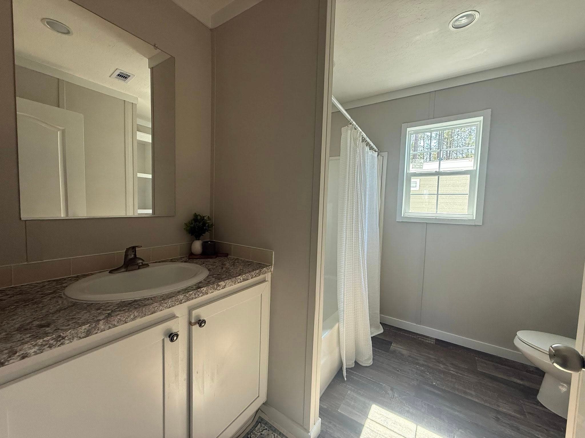 Iron ranch 28563a  home features