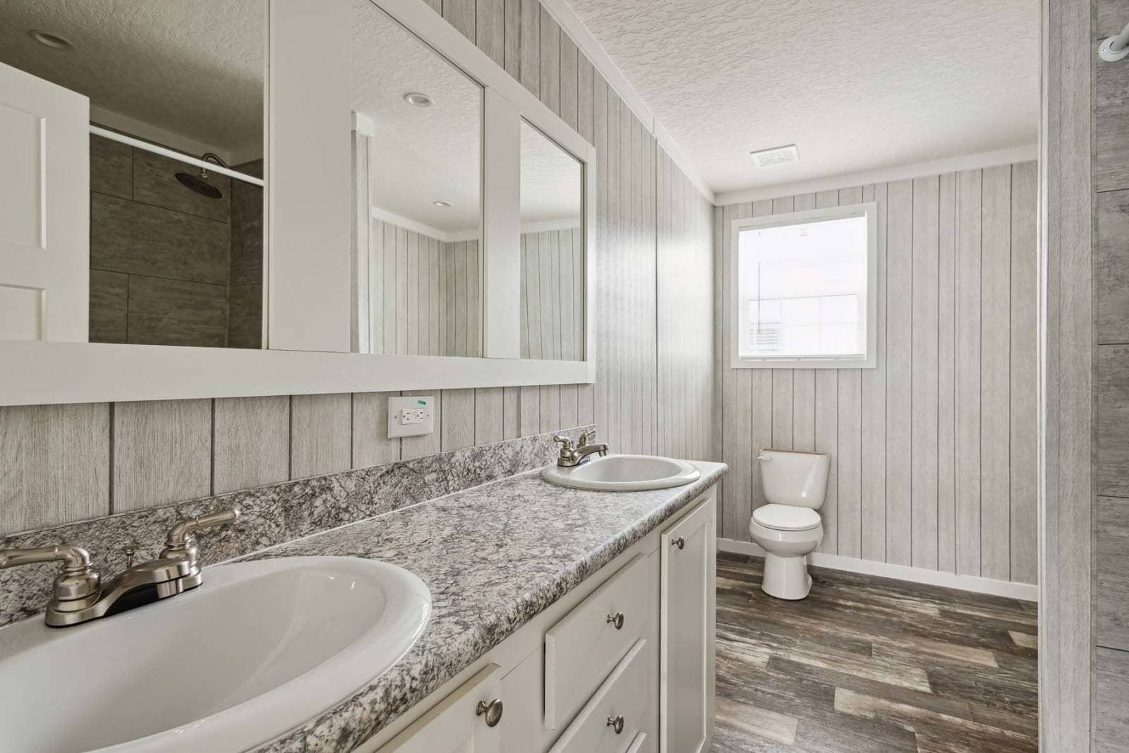 Grand slam 2848302 bathroom home features