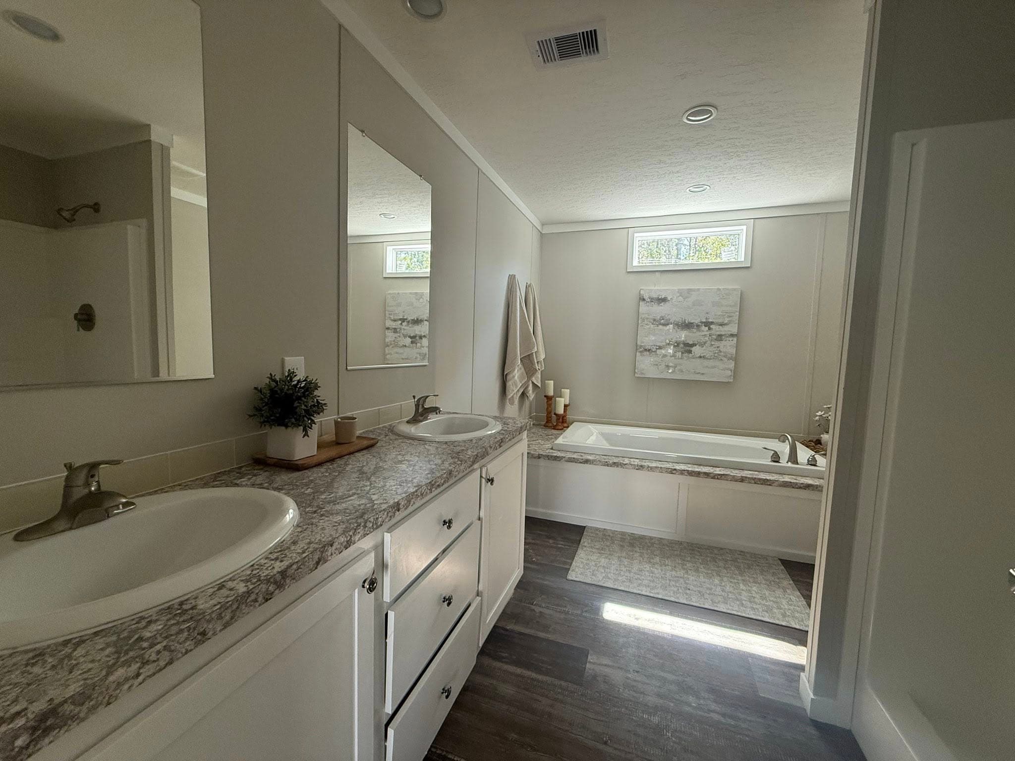 Iron ranch 28563a  home features