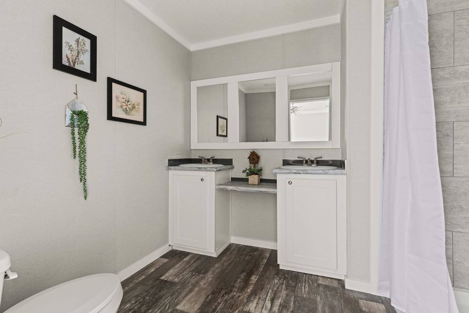 Grand slam 1676401 bathroom home features