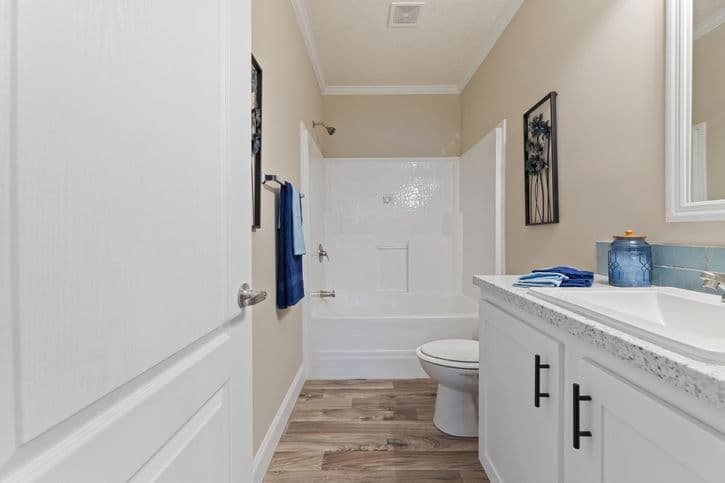 Timberview 32663e bathroom home features