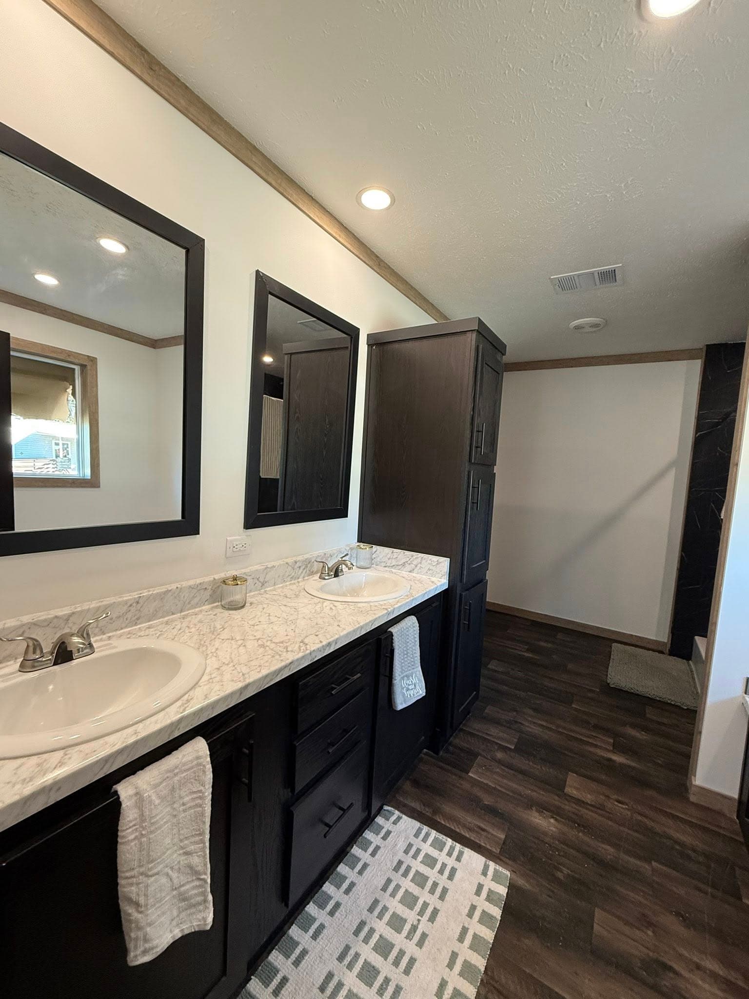 The delilah (inventory) bathroom home features