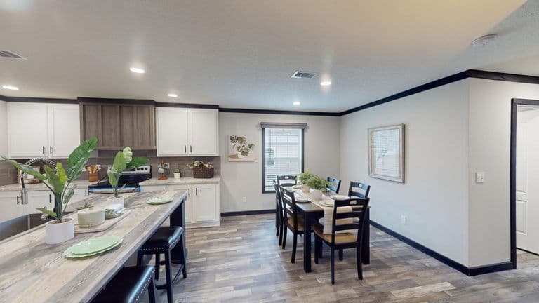 Maverick 28563a interior home features