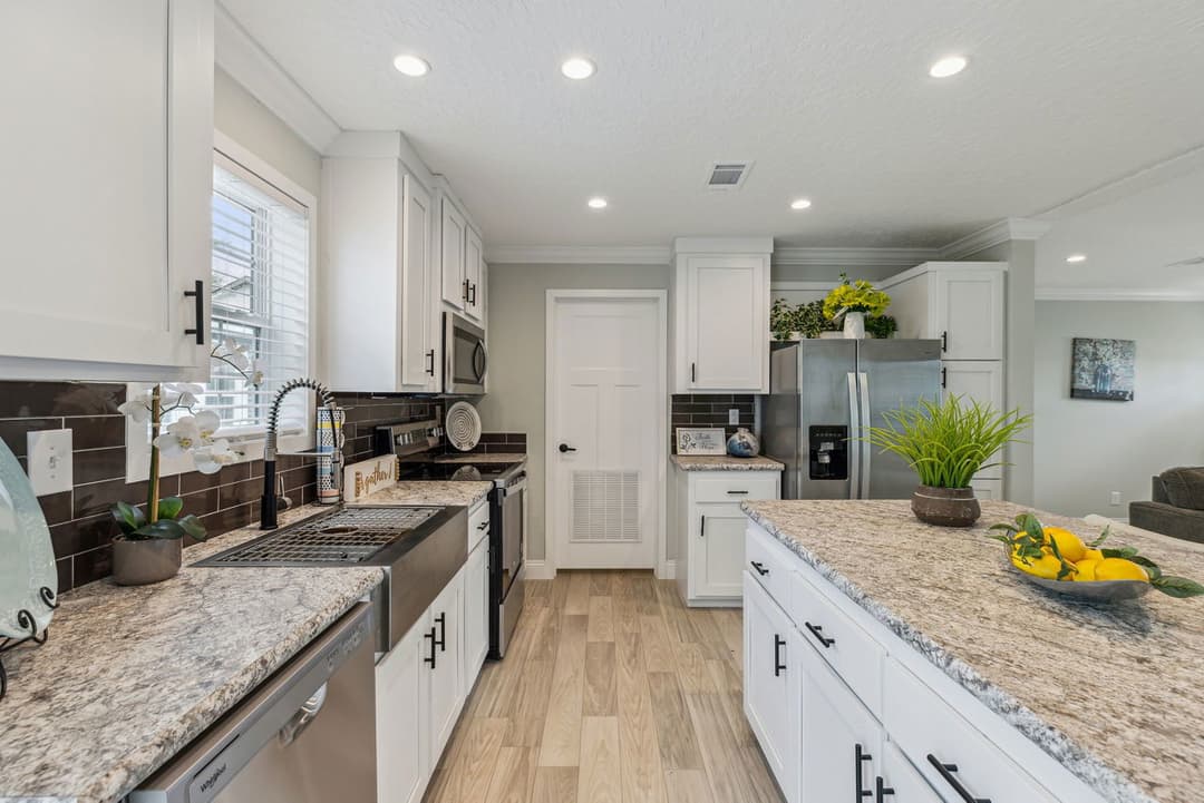 Waycross express 2852477 kitchen home features