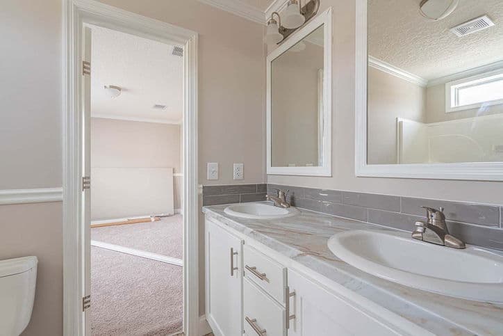 Kimbrel 28764a bathroom home features