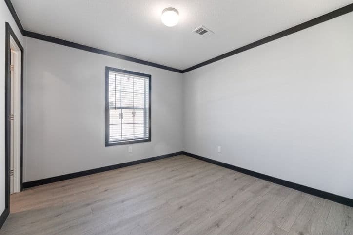 Sparrow 32725a bedroom home features