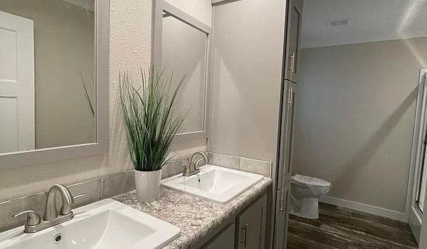 Champion community 2844444 bathroom home features